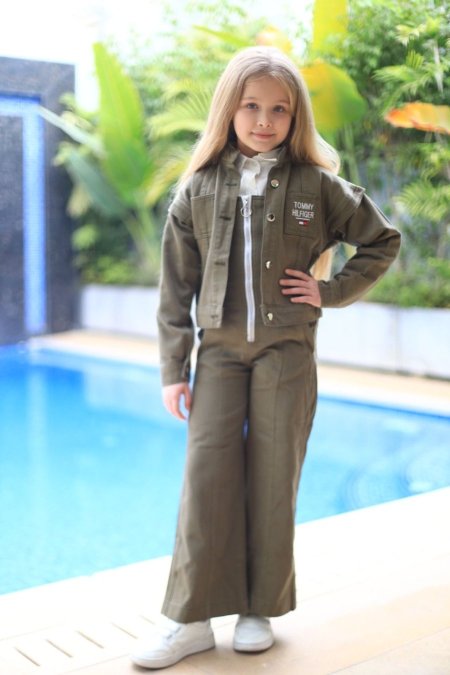 الاخضر الغامق