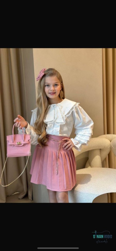 قميص ابيض مع تنورة زهر