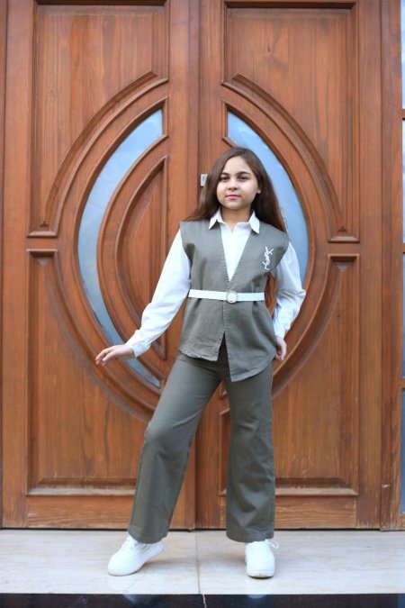 طقم بناتي سان لوران